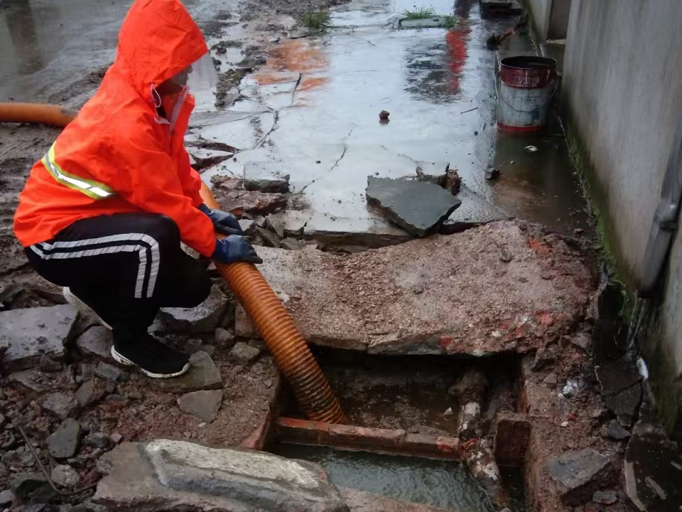 迁安专业清理污水池 炜誉市政以规范流程守护城市 “肠道”